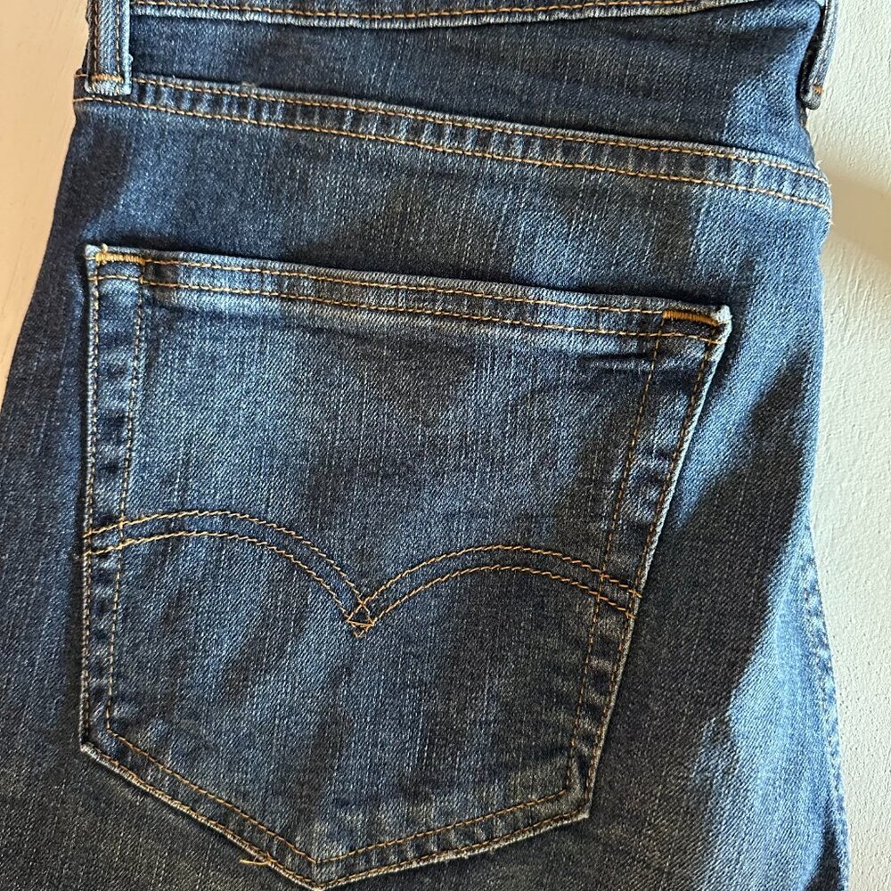 SOLD Levi's Men's 505 Regular Fit Denim Jeans - Barely Worn, Medium Wash - Picture 12 of 12